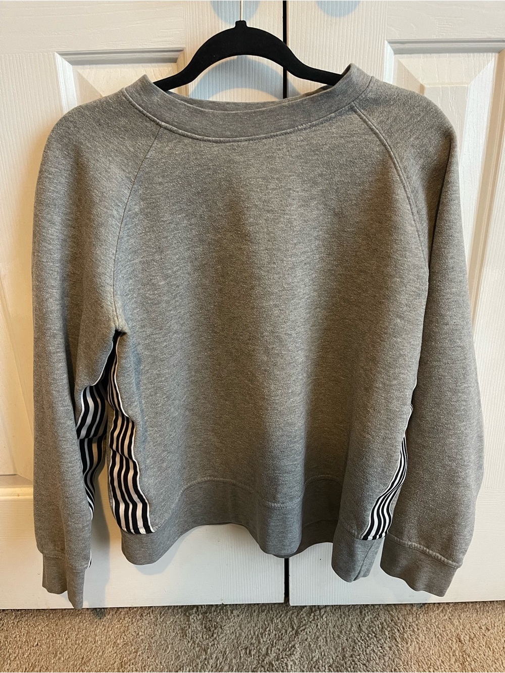 Avia Grey Striped Side Panel Crewneck Sweatshirt - Women’s Large (12-14)